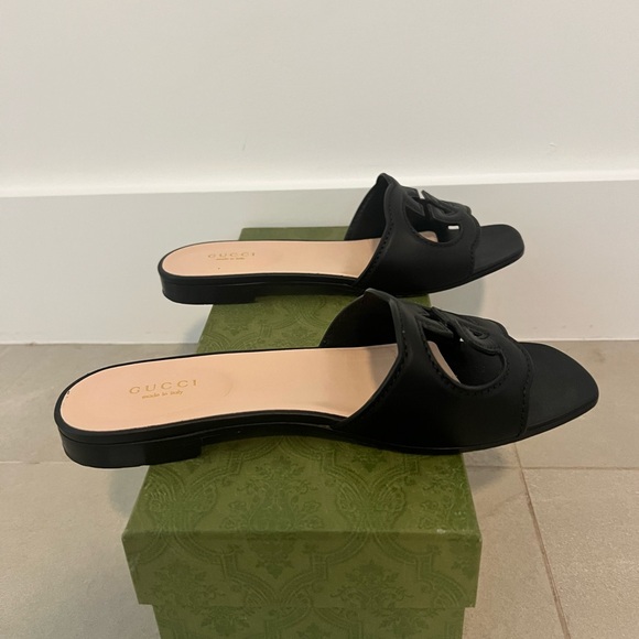 Gucci Women's Black Logo Slide Sandals - Picture 4 of 6